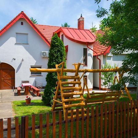 Ferienwohnung Huszar Vendeghaz Orvenyes Exterior foto
