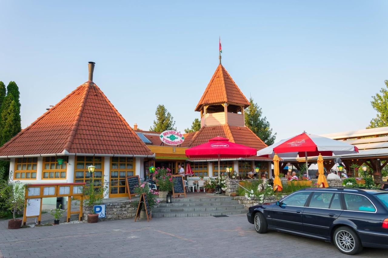 Ferienwohnung Huszar Vendeghaz Orvenyes Exterior foto