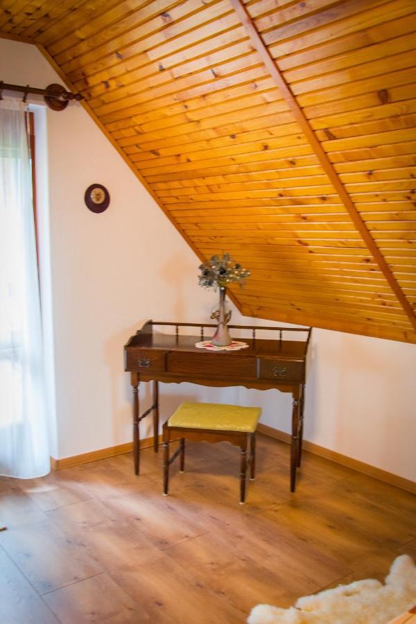 Ferienwohnung Huszar Vendeghaz Orvenyes Exterior foto