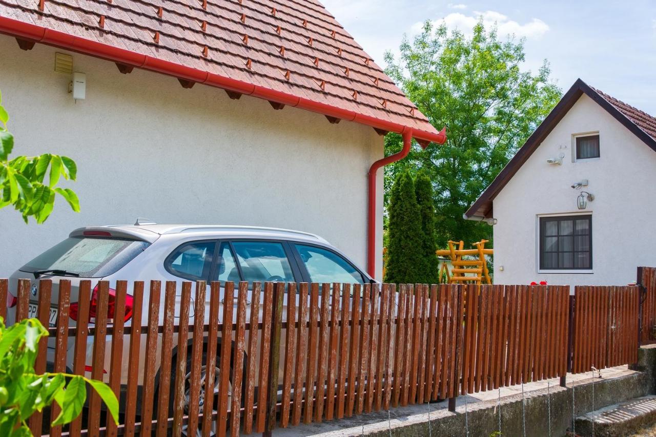 Ferienwohnung Huszar Vendeghaz Orvenyes Exterior foto