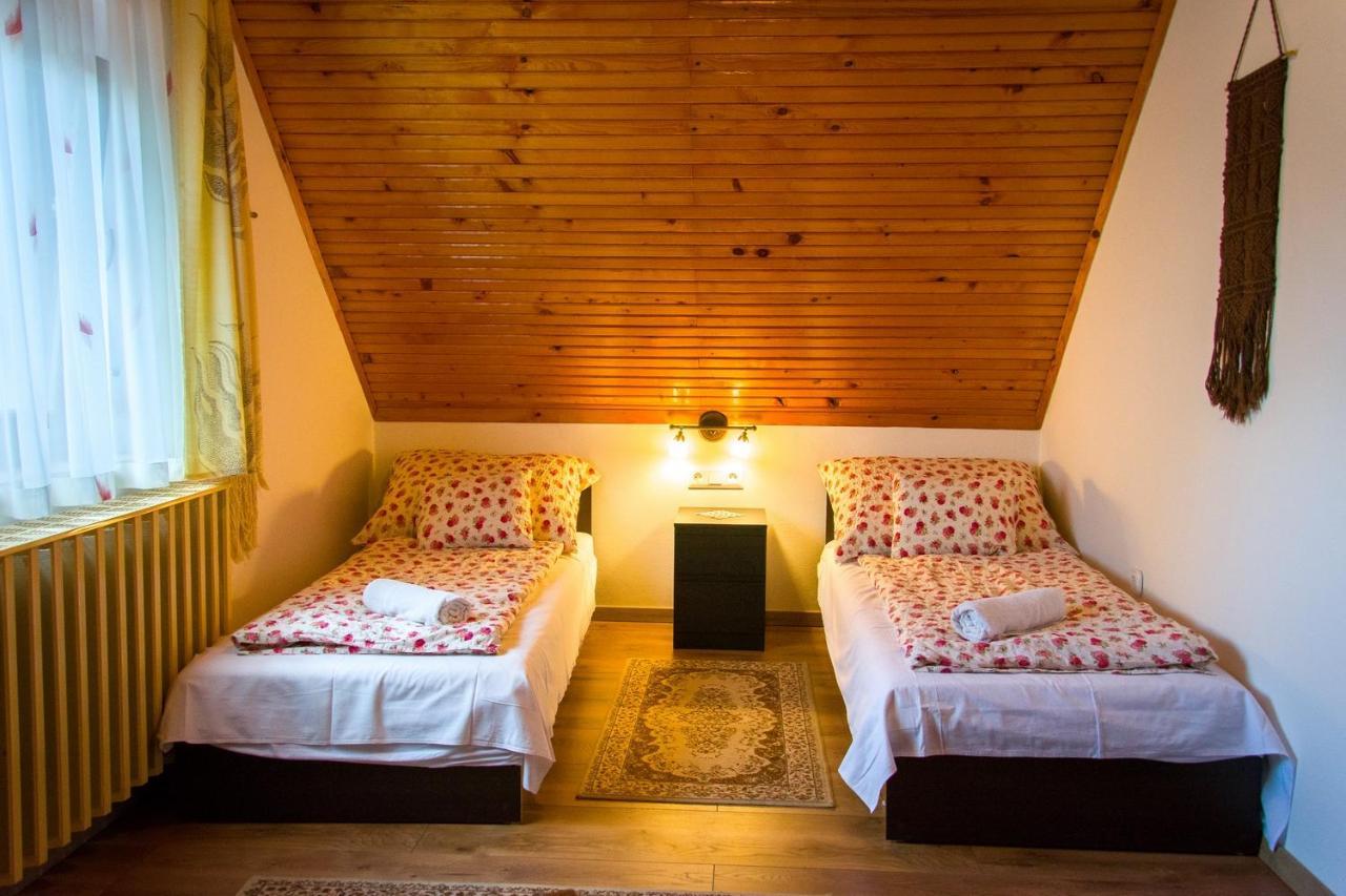Ferienwohnung Huszar Vendeghaz Orvenyes Exterior foto