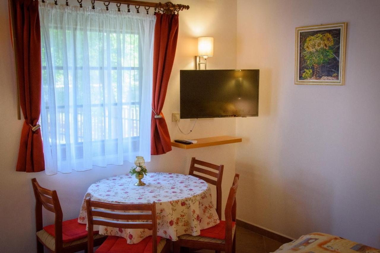 Ferienwohnung Huszar Vendeghaz Orvenyes Exterior foto